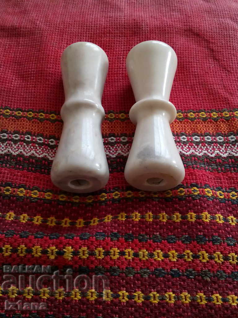 Стар порцеланов изолатор с цена 20.00 лв. | € 10.23 Стар порцеланов изолатор с цена 20.00 лв. | € 10.23