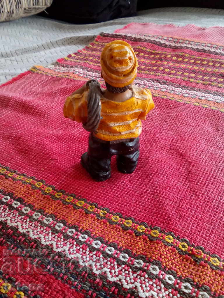 Auction An old figurine Auction An old figurine