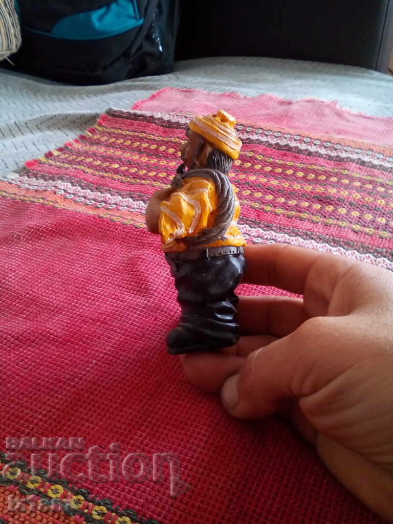 Delivery of An old figurine Delivery of An old figurine