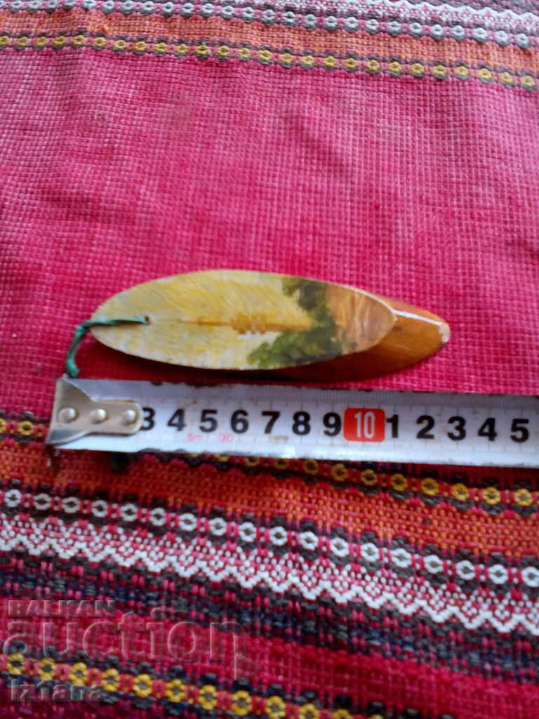 Delivery of An old wooden souvenir Delivery of An old wooden souvenir