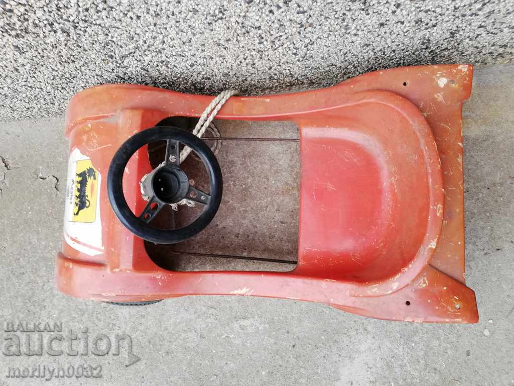 Аукцион Детска пластмасова играчка кола, количка късен соц 80-те год Аукцион Детска пластмасова играчка кола, количка късен соц 80-те год