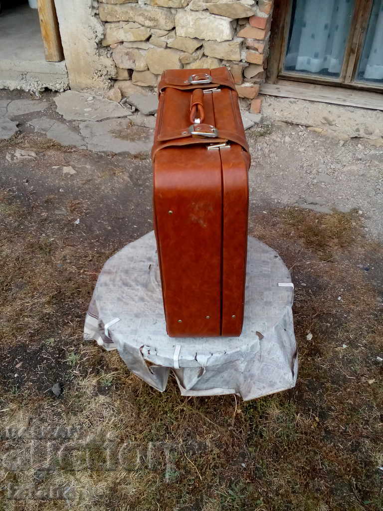 An old suitcase with price 35.00 BGN | € 17.90 An old suitcase with price 35.00 BGN | € 17.90