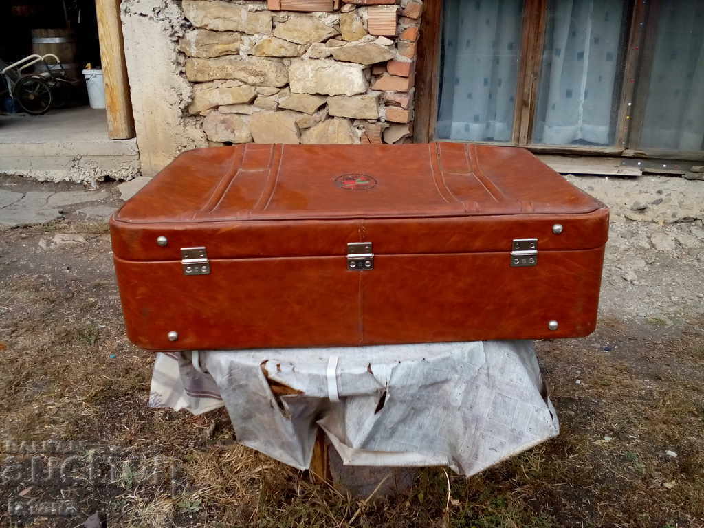 An old suitcase - 5 An old suitcase - 5