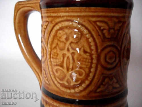 Аукцион Релефна керамична стара немска халба Аукцион Релефна керамична стара немска халба