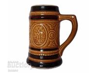 Cana veche germana din ceramica reliefata