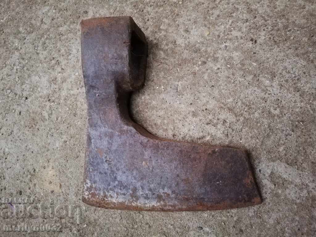 Ένα παλιό εργαλείο στέλεχος αξόνων σφυρήλατο σίδερο με τιμή 48.00 BGN | € 24.54 Ένα παλιό εργαλείο στέλεχος αξόνων σφυρήλατο σίδερο με τιμή 48.00 BGN | € 24.54