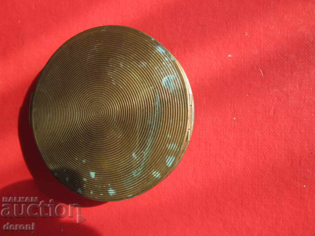 Delivery of An amazing bronze powder box with a mirror Delivery of An amazing bronze powder box with a mirror