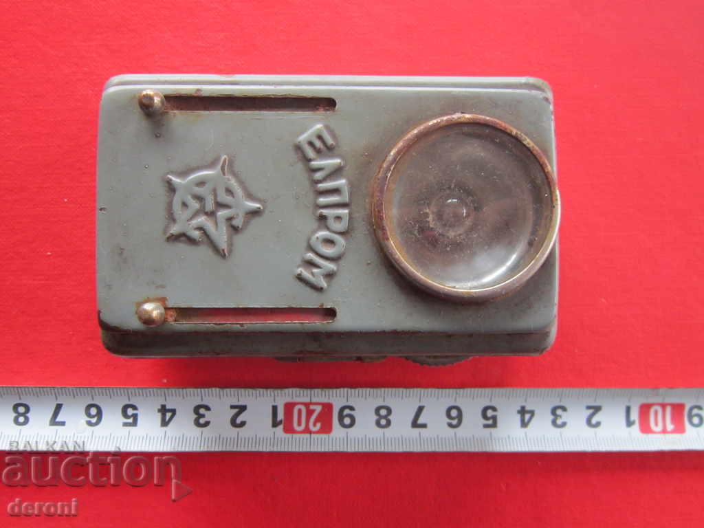 Old lantern flashlight lantern and hammer with price 10.00 BGN | € 5.11 Old lantern flashlight lantern and hammer with price 10.00 BGN | € 5.11