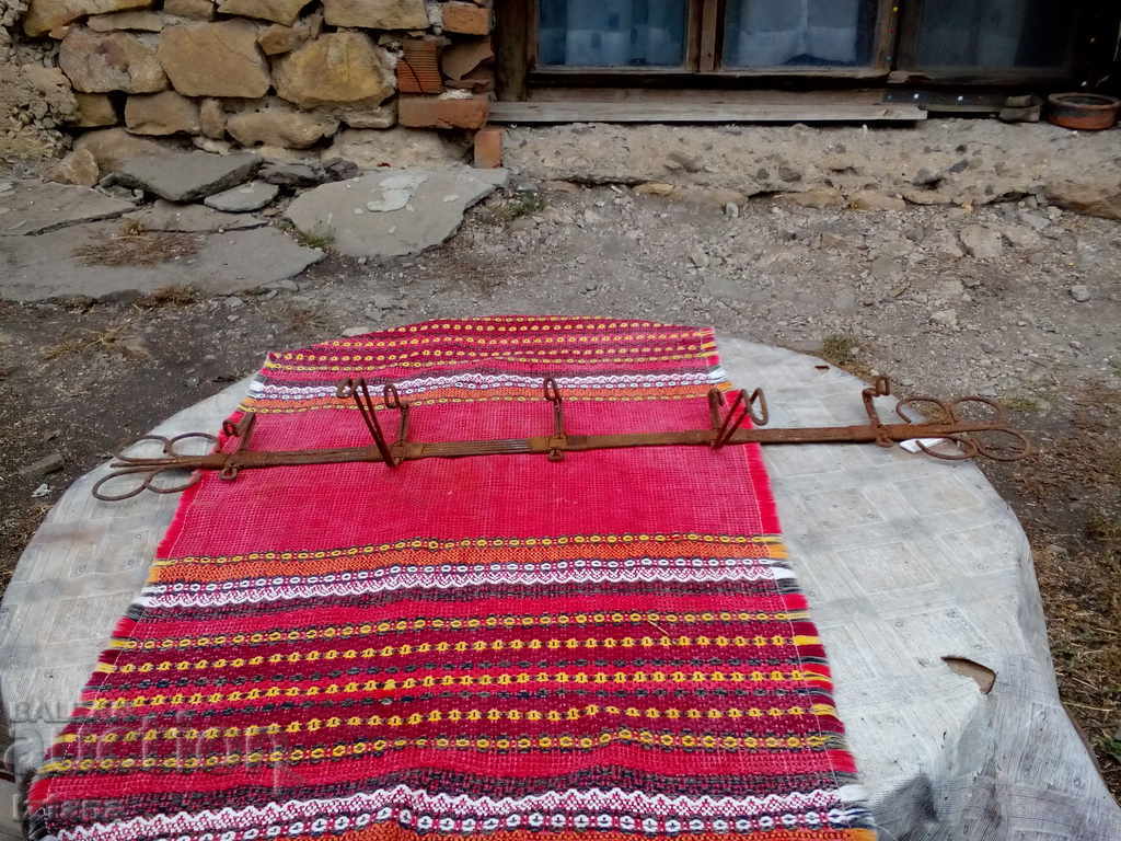 Auction Antique metal hanger Auction Antique metal hanger