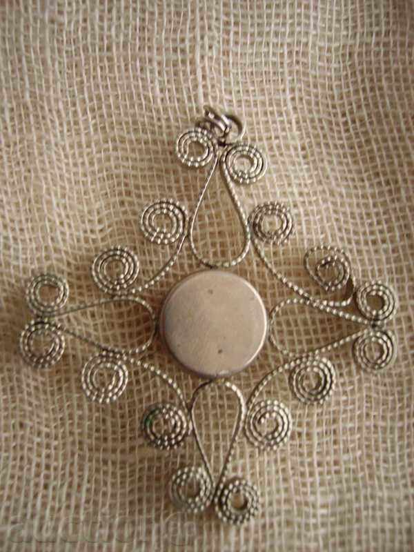 Sell jewel with amber with price 25.00 BGN | € 12.78 Sell jewel with amber with price 25.00 BGN | € 12.78