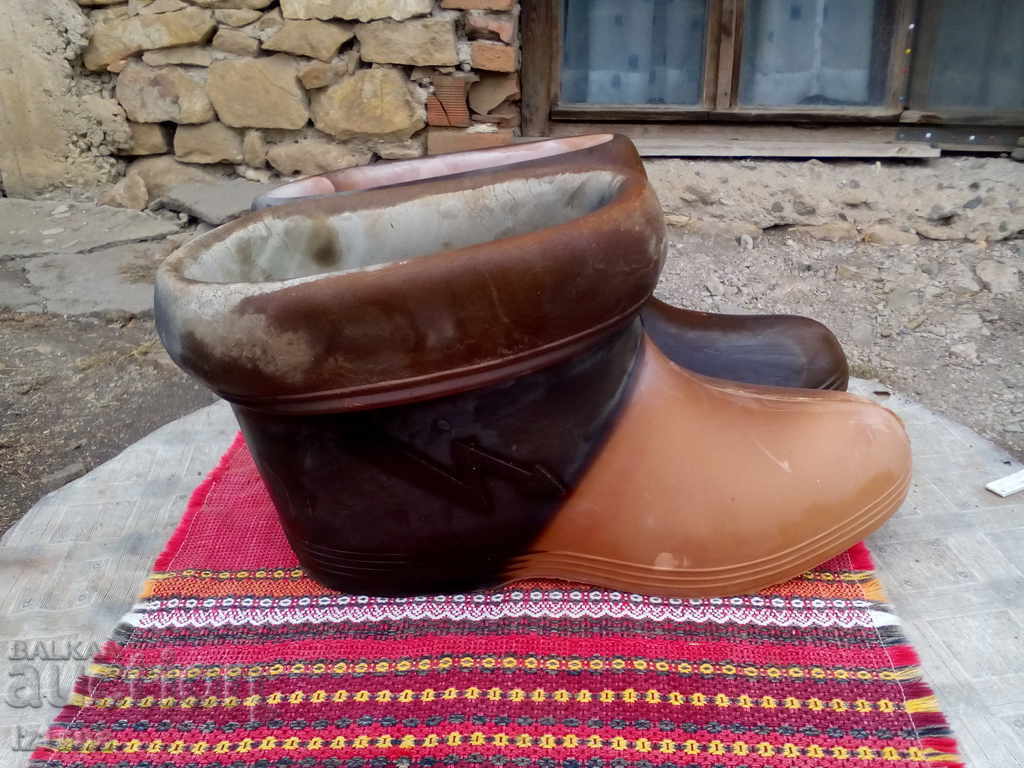 Livrarea Cizme vechi de electrician