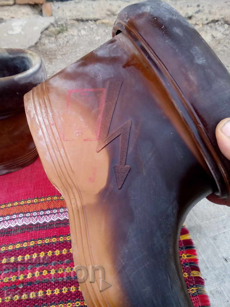 Cizme vechi de electrician - 6