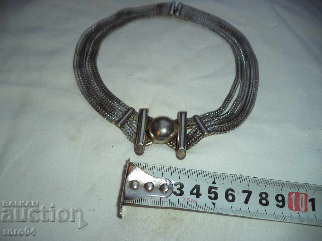 OLD WOMEN'S WHOLE, JEWEL, JEWELRY - 5 OLD WOMEN'S WHOLE, JEWEL, JEWELRY - 5