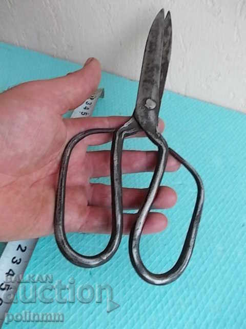 Licitație foarfece vechi țesute în casă Licitație foarfece vechi țesute în casă