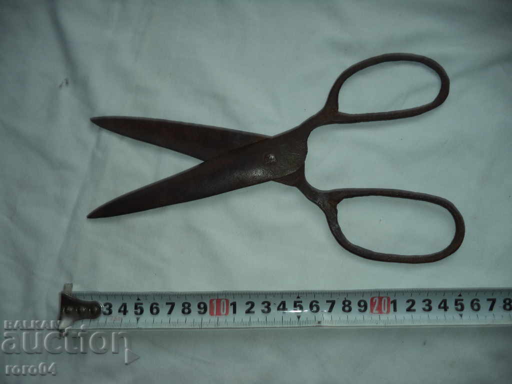 Auction  LARGE OLD HANGER RIBBLE RIBBON