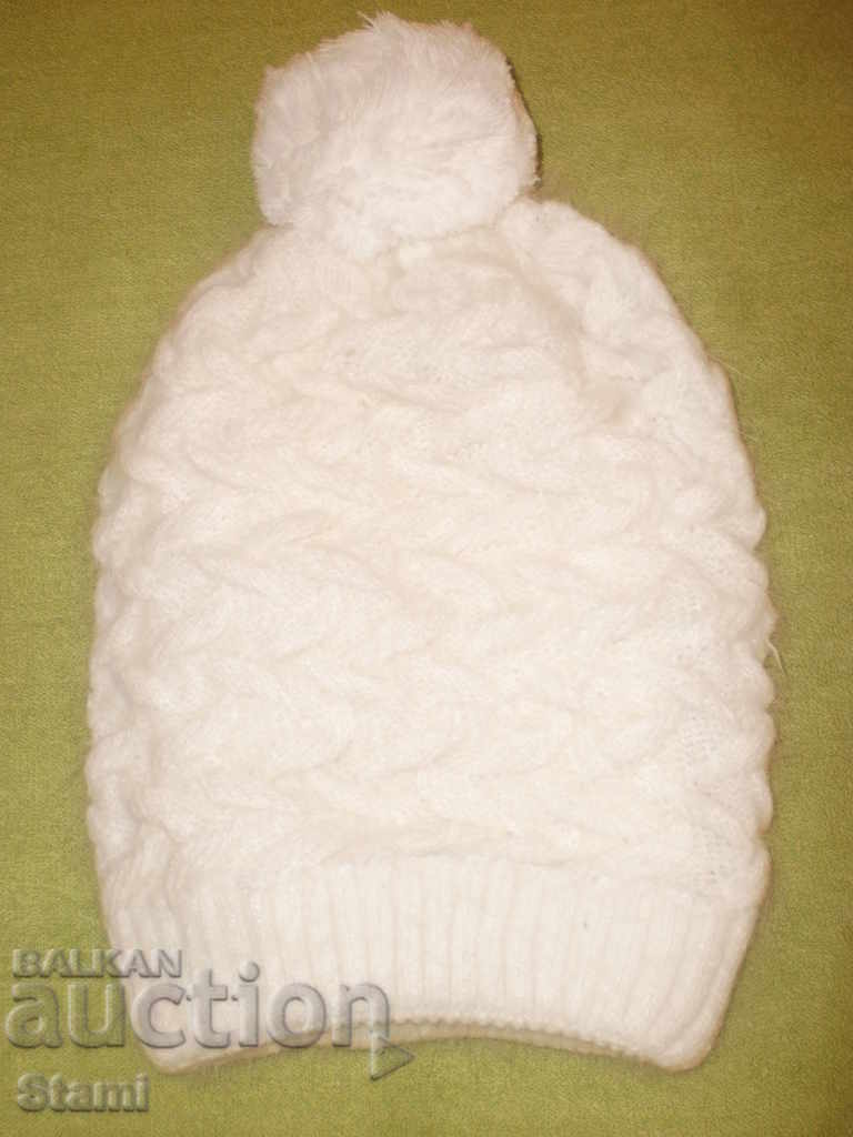 Machine knit woolen hat, white with price 10.00 BGN | € 5.11 Machine knit woolen hat, white with price 10.00 BGN | € 5.11