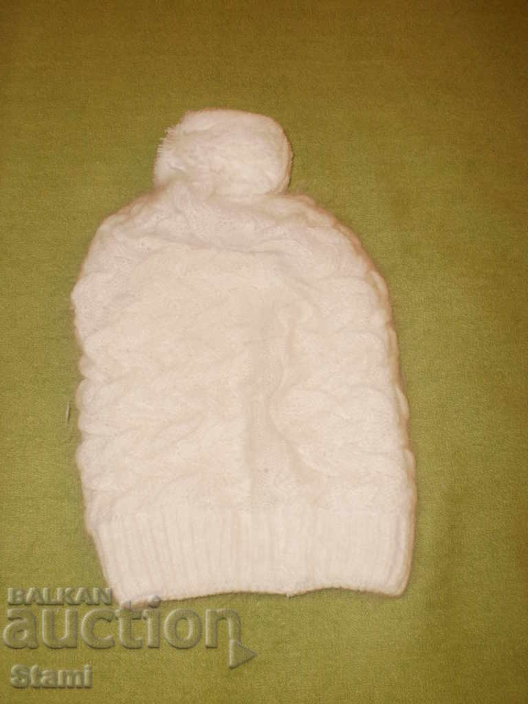 Machine knit woolen hat, white