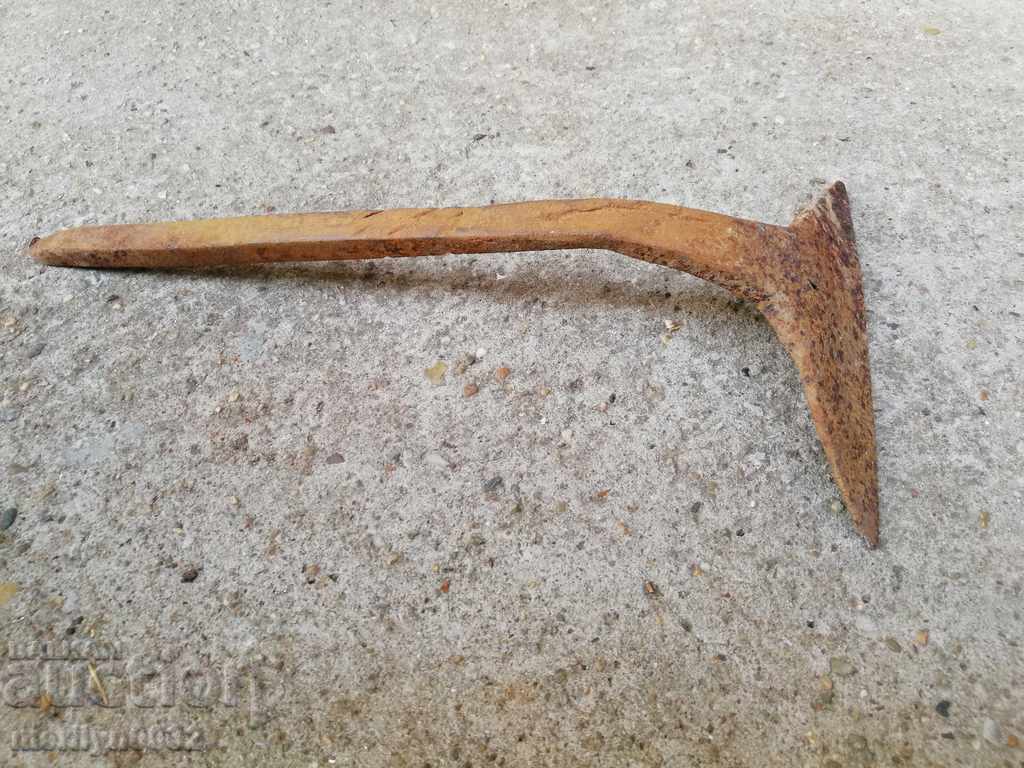 An old maid of honor, a bitch, a gourd, a gauntlet, a wrought iron - 7 An old maid of honor, a bitch, a gourd, a gauntlet, a wrought iron - 7