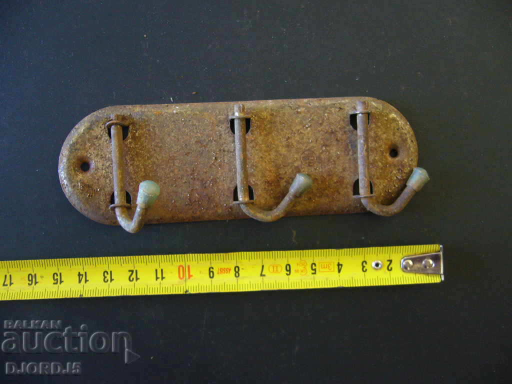 Auction An old metal hanger Auction An old metal hanger