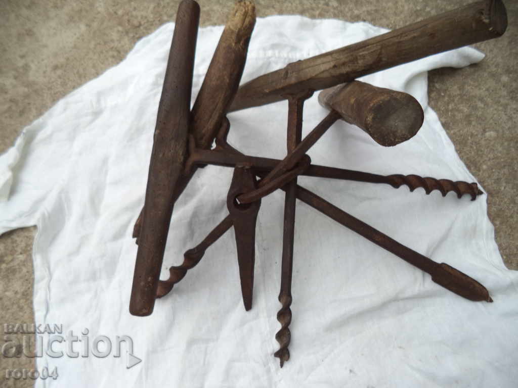 DIVERSE - COLLECTION HANDMADE WRENCH SAMOKOVSKO IRON with price 67.00 BGN | € 34.26 DIVERSE - COLLECTION HANDMADE WRENCH SAMOKOVSKO IRON with price 67.00 BGN | € 34.26