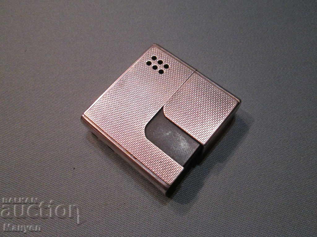 Old gas lighter, collector.RRR with price 29.90 BGN | € 15.29 Old gas lighter, collector.RRR with price 29.90 BGN | € 15.29