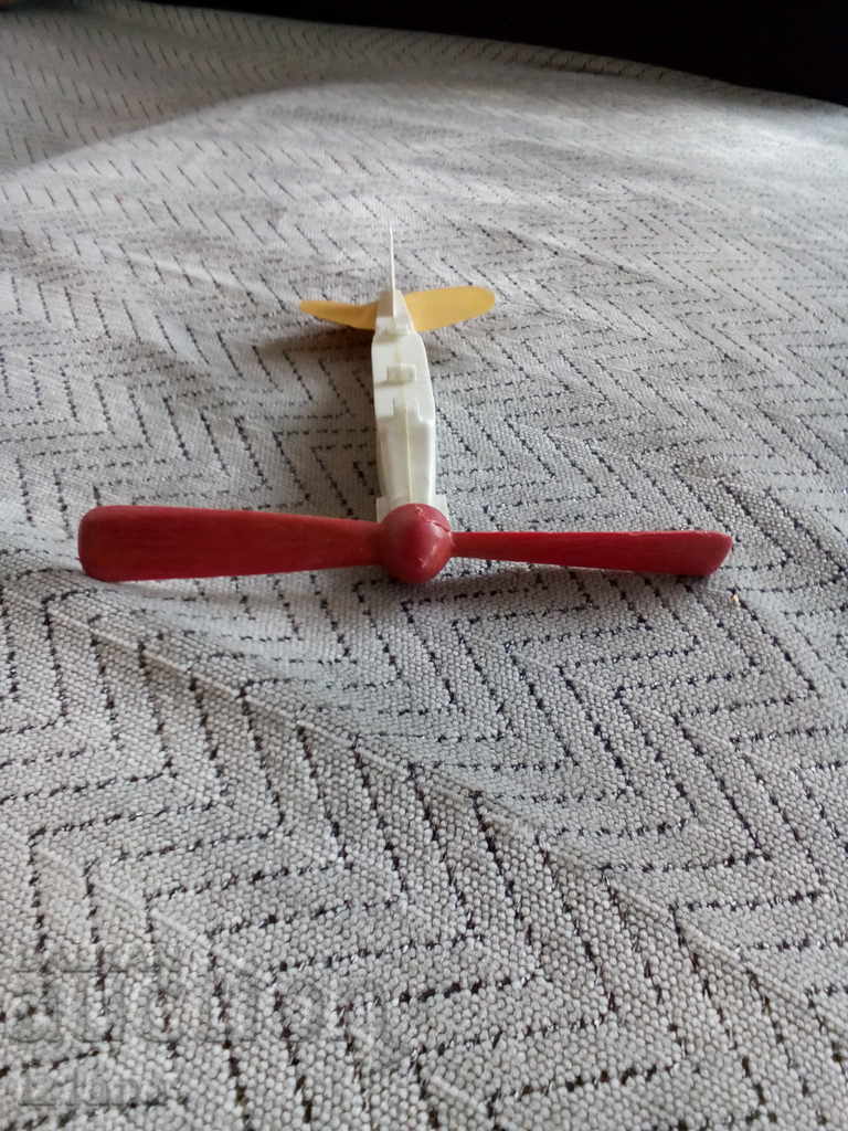 Old toy, airplane with price 6.00 BGN | € 3.07 Old toy, airplane with price 6.00 BGN | € 3.07