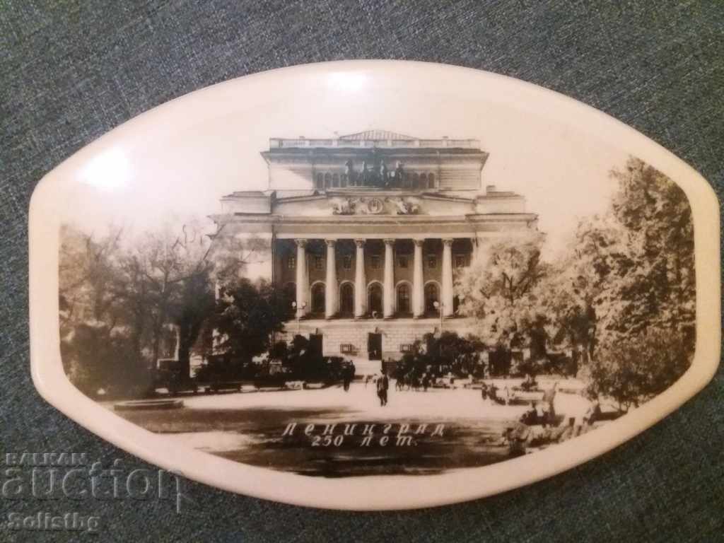 Delivery of Box 250 years of Leningrad. Delivery of Box 250 years of Leningrad.