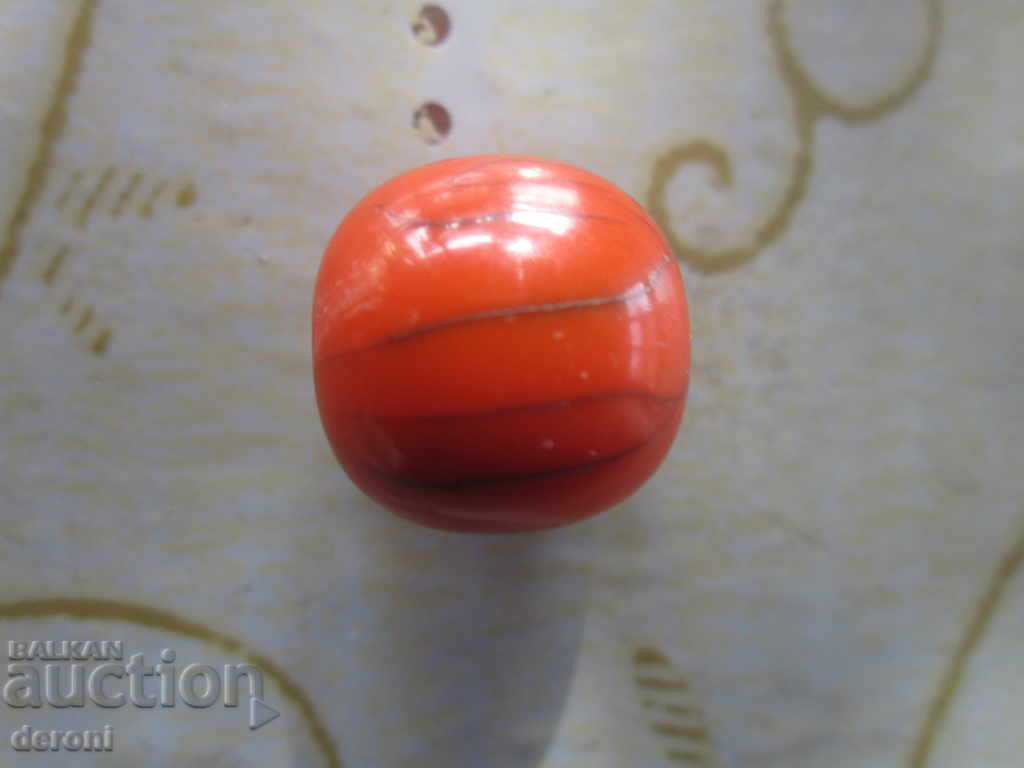 Auction Ball of Bakelite Cataline Amber Auction Ball of Bakelite Cataline Amber