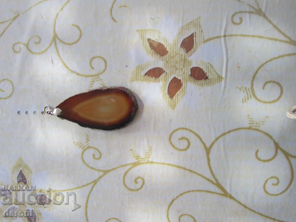 Delivery of Pendant Medallion Necklace from Natural Agate Delivery of Pendant Medallion Necklace from Natural Agate