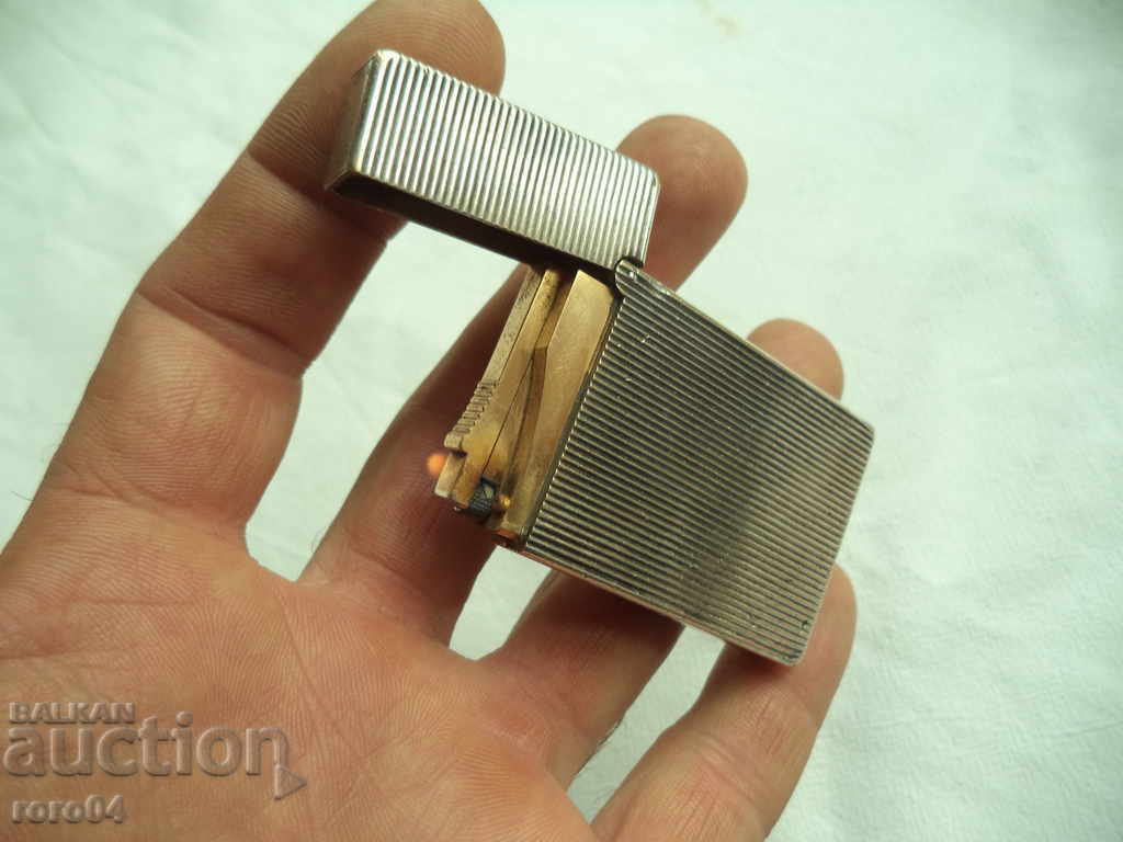 Delivery of S.T. Dupont Silver Plate Vertical Lines Gatsby Lighter