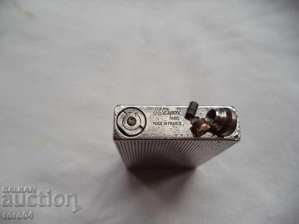 S.T. Dupont Silver Plate Vertical Lines Gatsby Lighter - 7