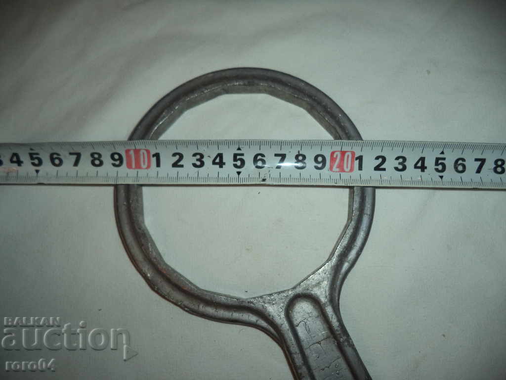 LARGE STAR BULGARIAN ALUMINUM KEY - 7 LARGE STAR BULGARIAN ALUMINUM KEY - 7