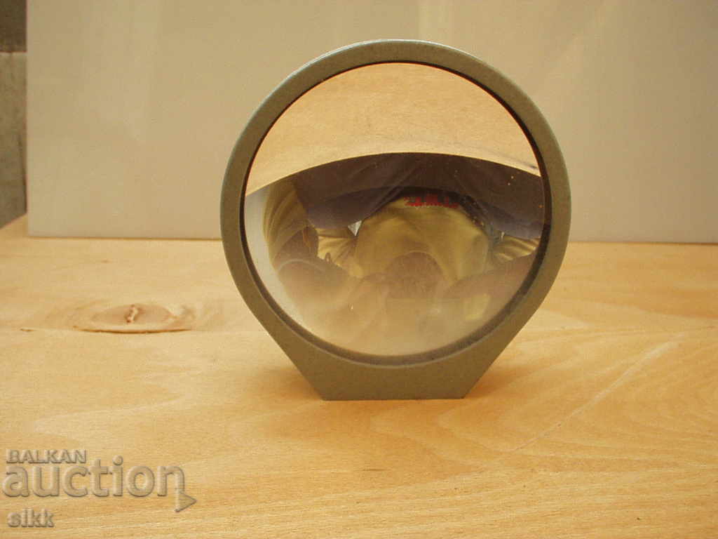 Oglindă sferică dintr-un dispozitiv