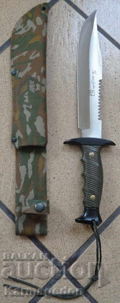 A massive knife A massive knife