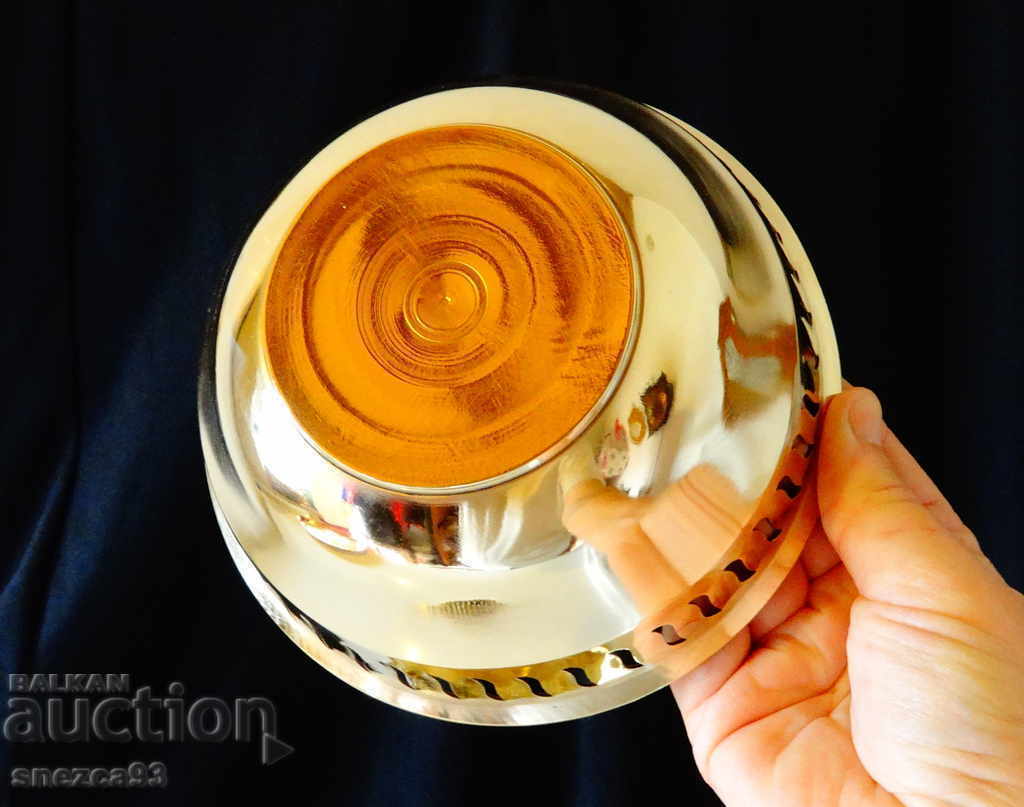 Бронзова салатиера,купа,фруктиера,ажур. с цена 36.00 лв. | € 18.41 Бронзова салатиера,купа,фруктиера,ажур. с цена 36.00 лв. | € 18.41