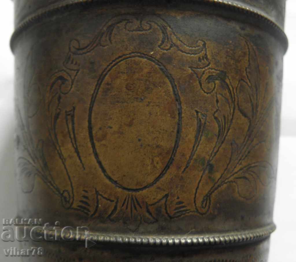 Стара месингова чаша с гравюри с цена 49.99 лв. | € 25.56 Стара месингова чаша с гравюри с цена 49.99 лв. | € 25.56