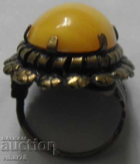 Auction old lady's ring Auction old lady's ring