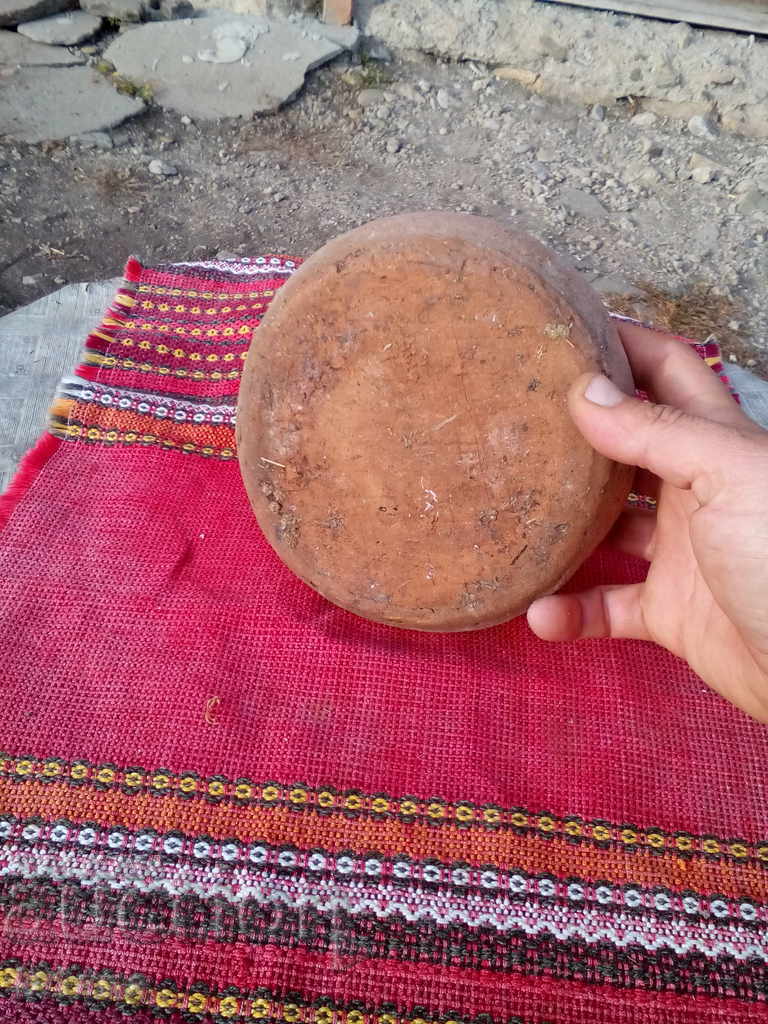 Delivery of Ancient ceramic drinker Delivery of Ancient ceramic drinker