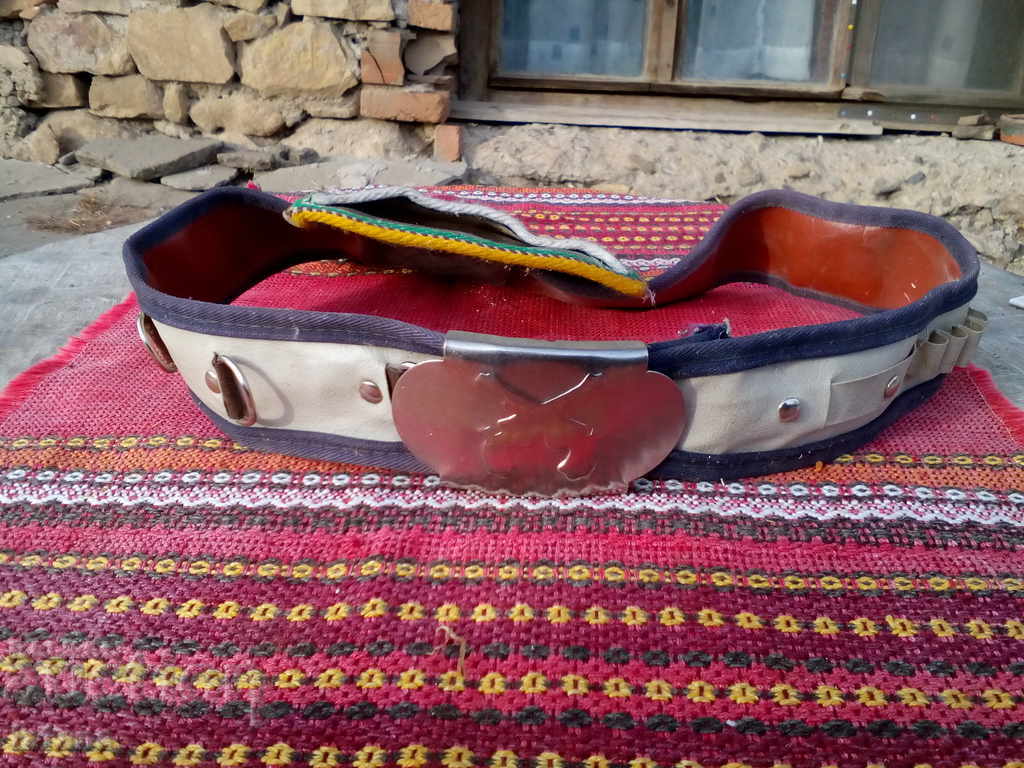 Ζώνη ενός παιδιού με μια θήκη με τιμή 20.00 BGN | € 10.23 Ζώνη ενός παιδιού με μια θήκη με τιμή 20.00 BGN | € 10.23