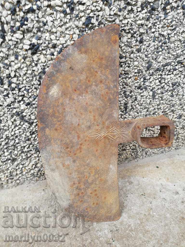 Auction Mop, an old wrought iron tool, a chap, an agricultural instrument Auction Mop, an old wrought iron tool, a chap, an agricultural instrument