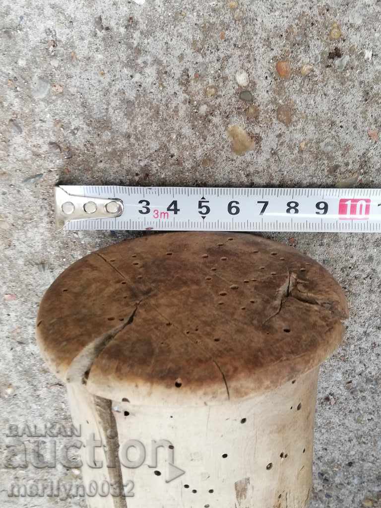 An old man cracked the wooden mortar - 5 An old man cracked the wooden mortar - 5