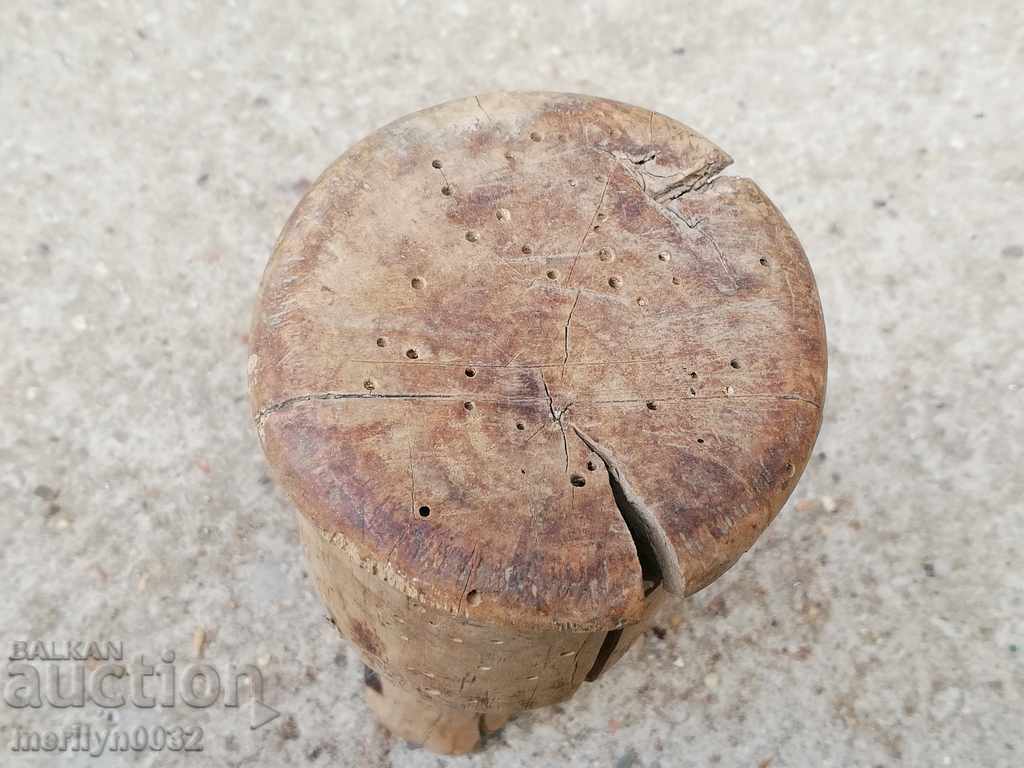 An old man cracked the wooden mortar - 6 An old man cracked the wooden mortar - 6