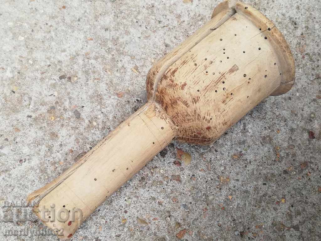 An old man cracked the wooden mortar - 7 An old man cracked the wooden mortar - 7