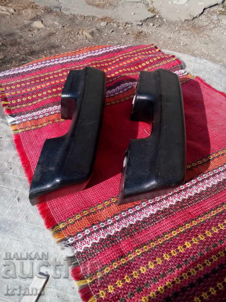 Usa mâner Moskvich 412 cu preț 30.00 BGN | € 15.34