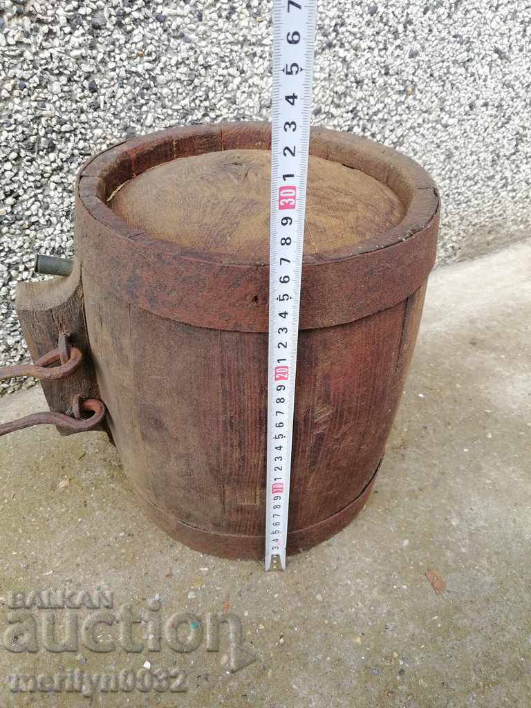 Delivery of Old bucket, vase, barrel, wooden, pavour