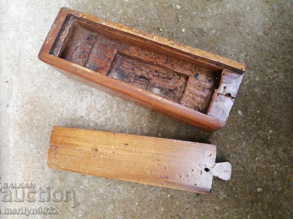 Auction  Old box for woodcutters