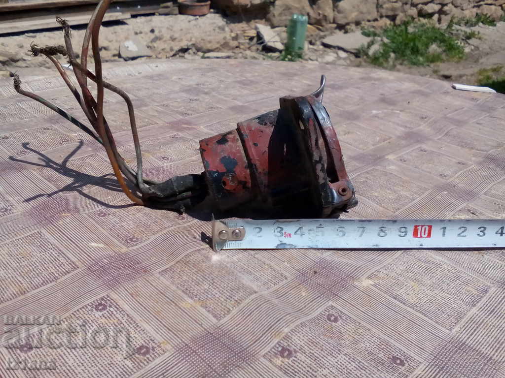 Livrarea Vechiul Auto Bux, Conector