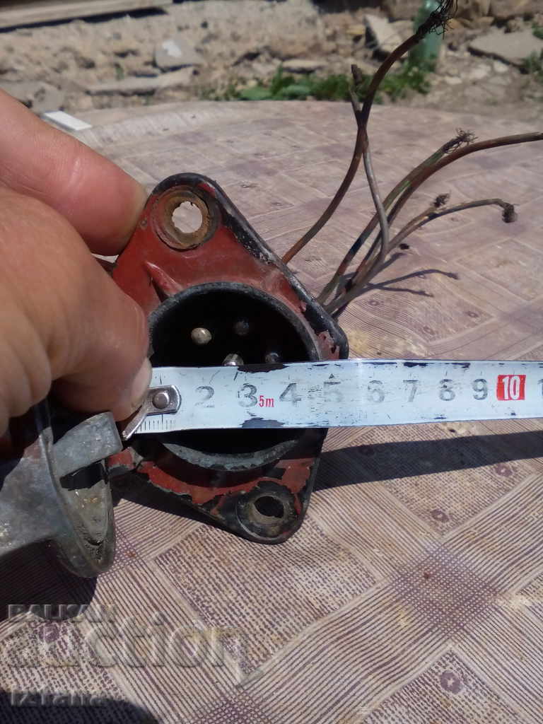 Vechiul Auto Bux, Conector - 5