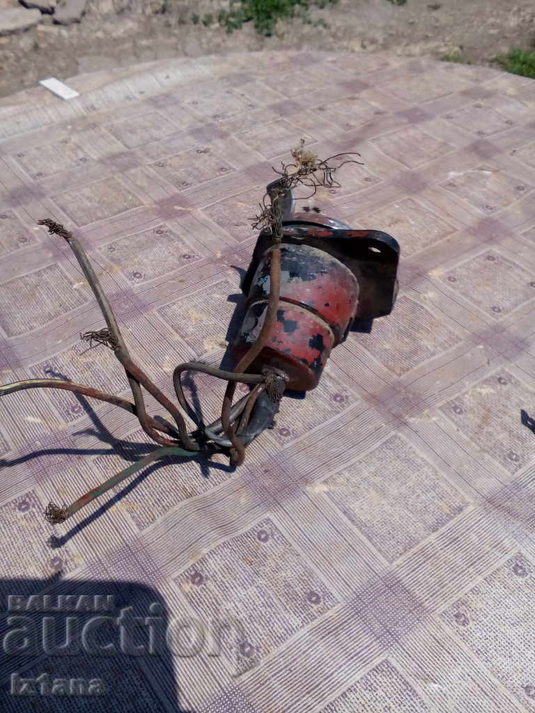 Vechiul Auto Bux, Conector - 6