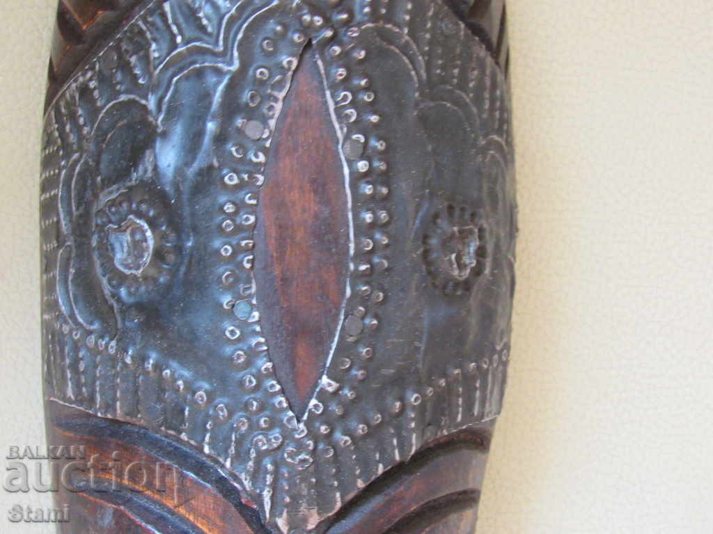 Livrarea Mască africană de abanos și cupru-19, medie